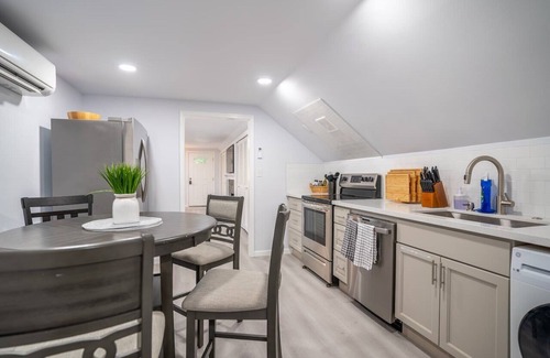 Burien Maison | Burien's Top Unit with Spa-Inspired Bathroom