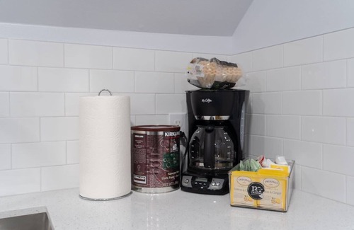 Burien Maison | Burien's Top Unit with Spa-Inspired Bathroom