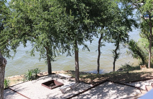 Graford Maison | Burma Blue is for you! This PK house getaway impresses & close to Rocker B!