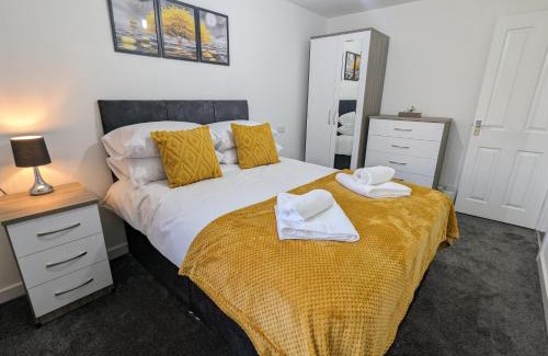 Burnley Maison | Burnley Entire House 4-Bedrooms-Sleeps 6-Driveway