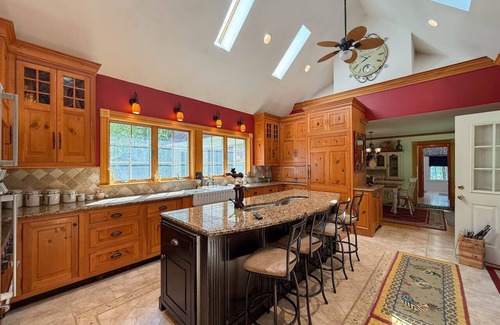 Brownfield Appartement | Burnt Meadow House | Waterfront Custom Built Home