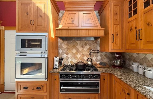 Brownfield Appartement | Burnt Meadow House | Waterfront Custom Built Home