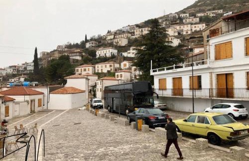 Tirana Autre | Bus Hotel On The Go