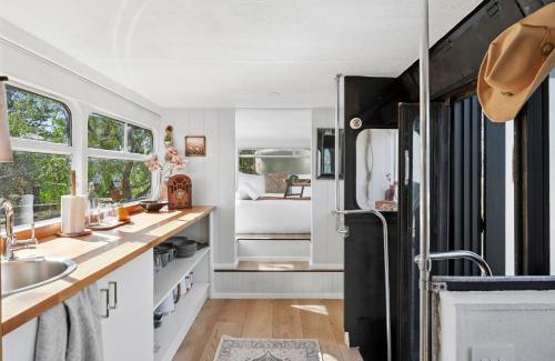 Fyansford Maison | Bus Life Sleep Play & Farm Views