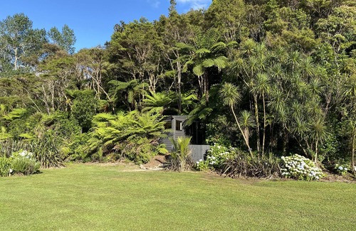 Whangamata Cabine | Bush Edge Studio