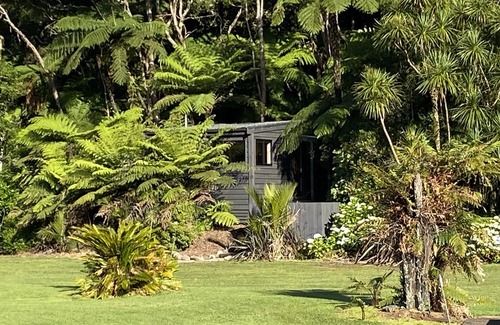 Whangamata Cabine | Bush Edge Studio