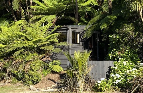 Whangamata Cabine | Bush Edge Studio