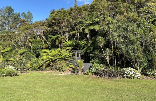 Whangamata Cabine | Bush Edge Studio