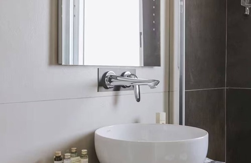 Municipio 5 Lit Et Petit-Déjeuner | Business Double Room Single Use, 1 Double Bed, Non Smoking, Sea View