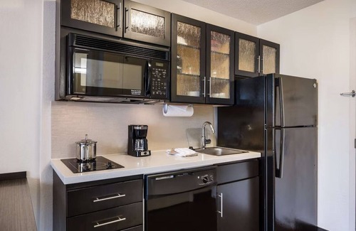 Braintree Hôtel | Business-Ready Suites in Braintree | Kitchens, Wi-Fi & Free Parking