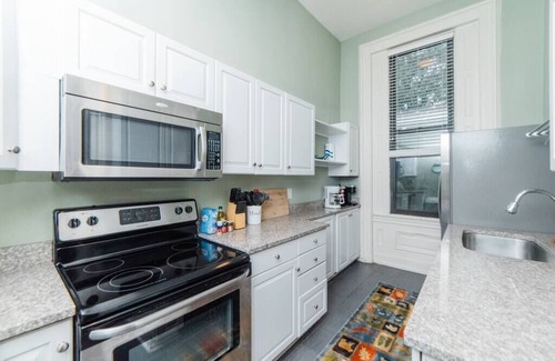 Allegheny-West Appartement | Business Suite - Walkable Entertainment