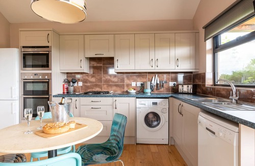 Cheddar Cabine | Buttercup lodge - sleeps 4/5 with hot tub & countryside views