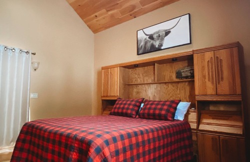Mount Upton Cabine | Butternut Hilltop Camp with a View