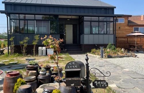 Buyeo Maison | Buyeo Eoksae Jeongwon Pension
