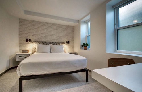 Foggy Bottom Hôtel | Buzz Queen, Hotel Hive, Ensuite Comfort, Lively Locale