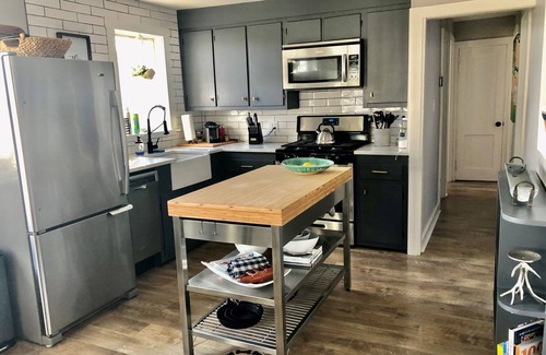 Bliss Corner Maison | Buzzards Bay Cottage w/ water views and beach pass.