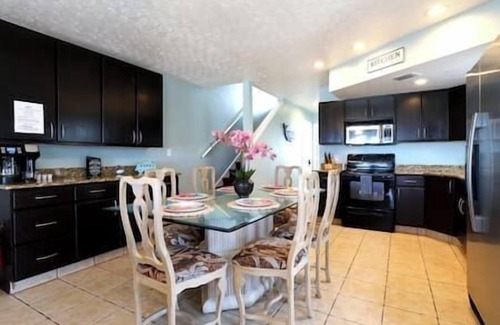 Floridana Beach Appartement | BV Paradise - North Oceanfront - Sleeps 8