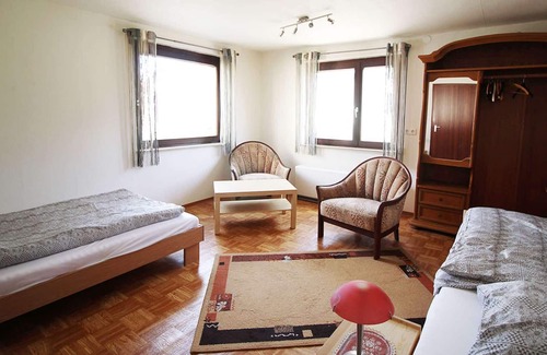 Hohenstadt Appartement | BW02 beautiful fitter's apartment in Hohenstadt with outdoor seating and free WiFi