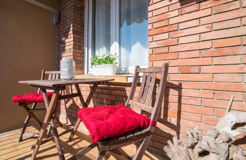 Les Corts Appartement | BY DAYS CLOSE TO FCB STADIUM, NICE & CONFORTABLE WITH A FREE PARKING SPACE