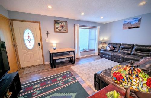 Des Moines Maison | By State Fair 5 bedrooms 2 baths