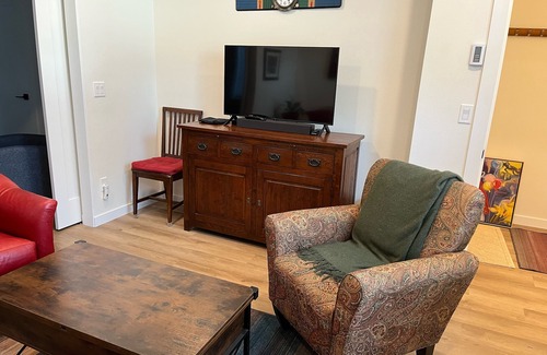 Lincoln City Appartement | By-the beach apartment in charming Historic Taft District, Lincoln City