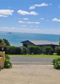 Coopers Beach Appartement | By the Sea 3 bedroom Apartment with ocean views