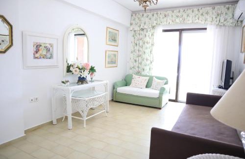 Nikiana Maison | By the sea