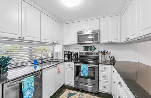 The Cove Maison | BY THE SEA VACATION VILLAS 2 BED/POOL/TWO BLOCKS TO BEACH/PRIVATE DECK