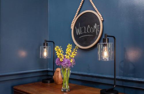 Harrisonburg Maison | By the Side of the Road Inn & Cottages