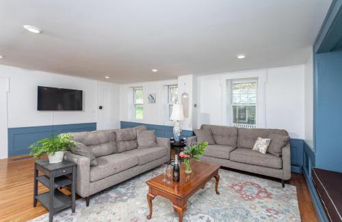 Harrisonburg Maison | By the Side of the Road Inn & Cottages