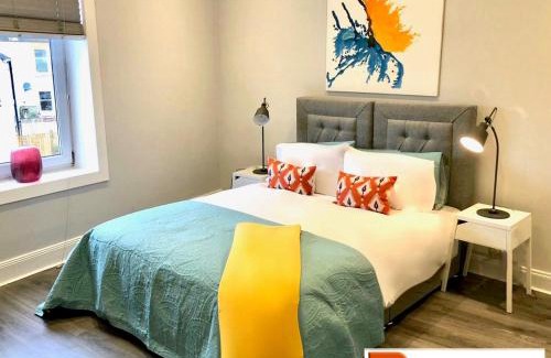 Glasgow Maison | ByEvo Almar Villa - Close to City and Airport - Perfect for Contractors or large groups