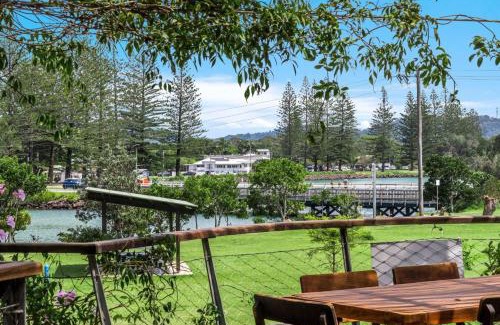 Brunswick Heads Maison | Byron Bay Accom 8 South Beach Lane Riverhouse