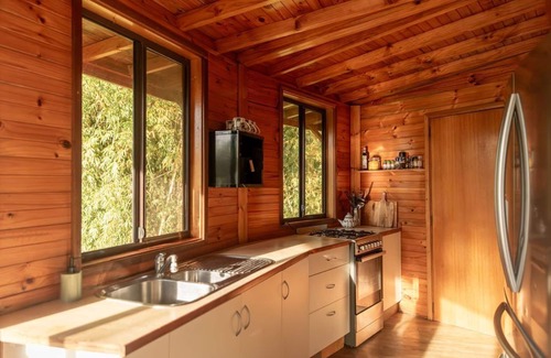 Mullumbimby Cottage | Espace circulaire - Yourte en bois dans une ferme de forêt tropicale humide / Permaculture