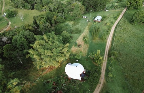 Mullumbimby Cottage | Espace circulaire - Yourte en bois dans une ferme de forêt tropicale humide / Permaculture