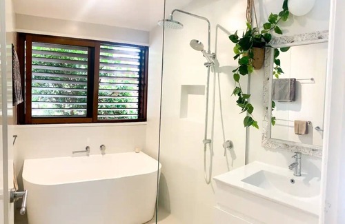 Suffolk Park Appartement | Byron Treehouse Peaceful 2 bdrm Paperbark View