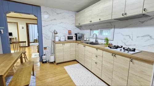 Myeongdong Maison | Byulchae Guest House - Foreigner Only