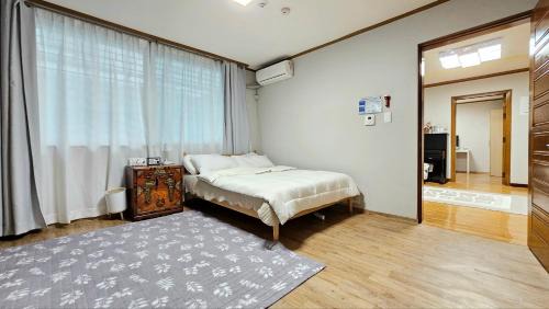 Myeongdong Maison | Byulchae Guest House - Foreigner Only