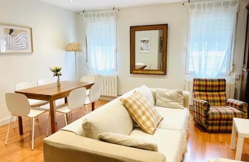 Burgos Appartement | Cálido y acogedor en el centro de Burgos con Parking privado