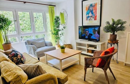 Capuchinos Appartement | Céntrico piso con 2 camas de matrimonio y parking