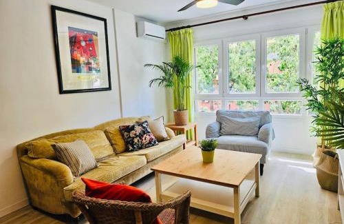 Capuchinos Appartement | Céntrico piso con 2 camas de matrimonio y parking