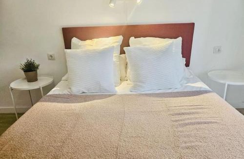Capuchinos Appartement | Céntrico piso con 2 camas de matrimonio y parking