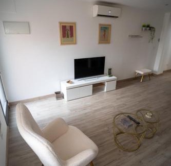 Barajas Appartement | Cómodo piso cerca del Aeropuerto by beBalmy