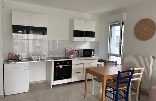 Parilly Appartement | Côté Parc - appt entier neuf, parking et métro à Lyon, idéal pro en mobilité , bail mobilité