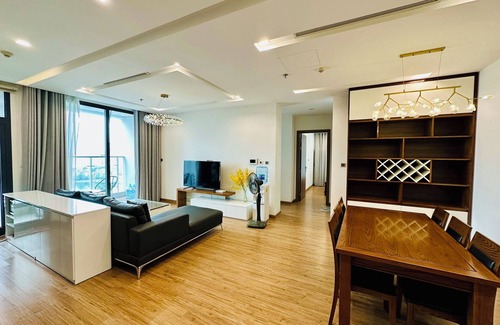 Cong Vi Appartement | căn hộ 3 phòng ngủ view hoàng hôn tại vinhomes metropolis