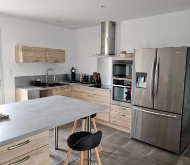 Les-Trois-Moutiers Maison | Cœur de village commerces proximité Center Parcs