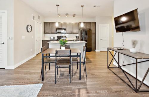 Willowbrook Appartement | C Creek 5302 I New Construction 2bd Apt I Gated