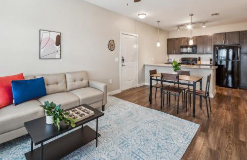 Willowbrook Appartement | C Creek 7309 I New Construction 1bd Apt I Gated