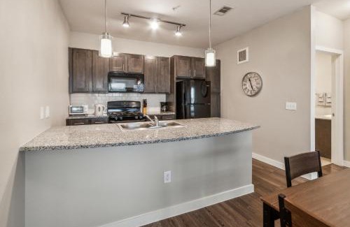 Willowbrook Appartement | C Creek 7309 I New Construction 1bd Apt I Gated