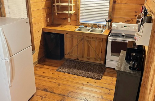 Newland Cabine | C & D Trivette's Cozy Cabin