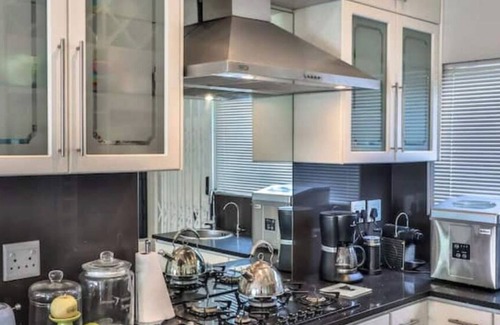 Onrus Maison | C-Onrus, Pool, Seaview, 5Bed, 5Bath, Bar, BBQ